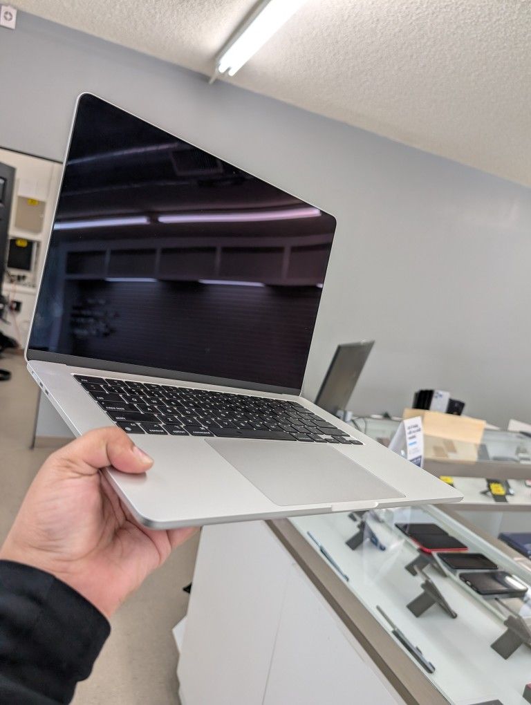 MacBook Air M2 8GB RAM 256GB