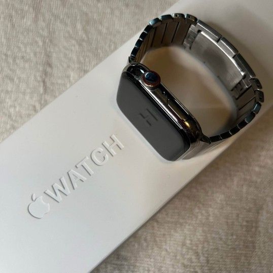 Apple Watch Series 5, 44mm Stainless Steel Case w/Milanese Loop