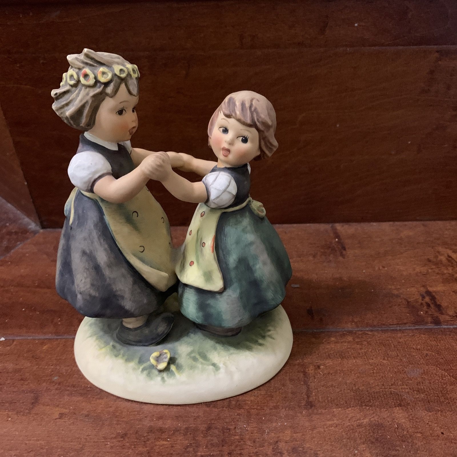 Vintage 1963 Goebel MJ Hummel 353/1 Spring Dance West Germany 6.5"