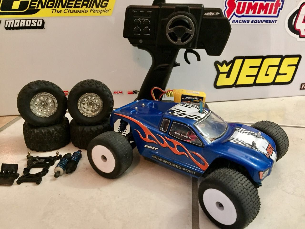 Team associated rc18t