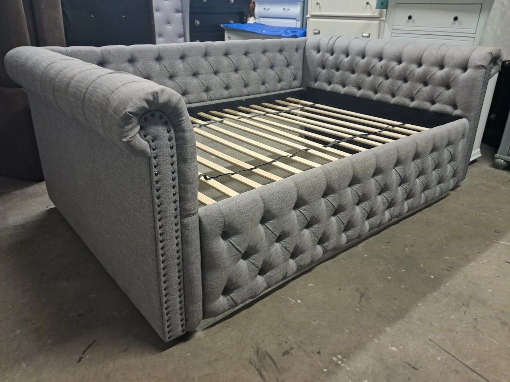 Gray Tufted Full Size Day Bed Frame with Nailhead Trim