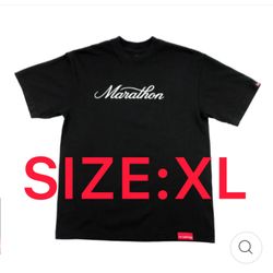 THE MARATHON CLOTHING MARATHON CLASSIC SCRIPT TEE