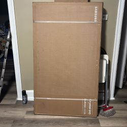 Samsung 4K High Definition Including Swivel Stand Brand New in In Box  65in