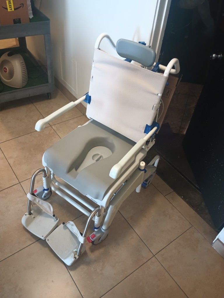 Reclinable Medical Rolling Chair