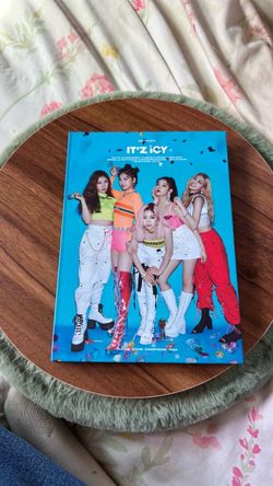 ITZY It’z Icy Album Kpop