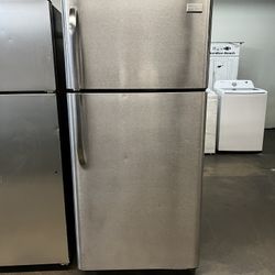 Frigidaire Stainless Steel Top Freezer Refrigerator 18 Cu Ft 