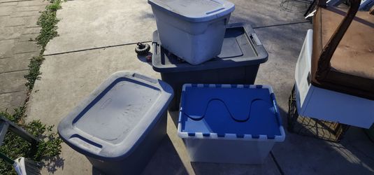 4 storge totes