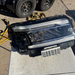 Nissan Frontier Right Headlight Full Lid Oem