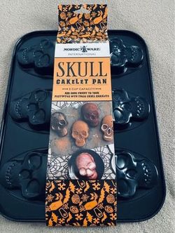 Nordic Skull 💀 Cakelet Pan