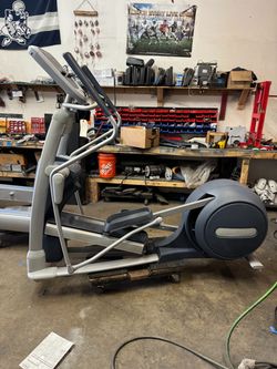 Precor 835 EFX Elliptical ( Delivery Included) 