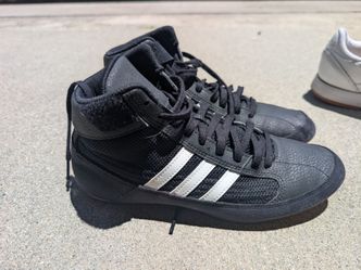 Adidas mens size 6.5 wrestling shoes