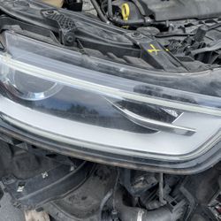 2015 Audi Q3 Right Side Headlight