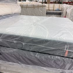King Mattress Tempurpedic ProAdapt Firm 2.0 ‼️ Delivery Available 🚚