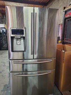 Samsung 28 cu. Ft. 4-Doors French Door Refrigerator with FlexZone Drawer