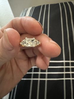 Big natural Diamond Ring