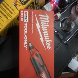 Milwaukee M12 Rotary Tool