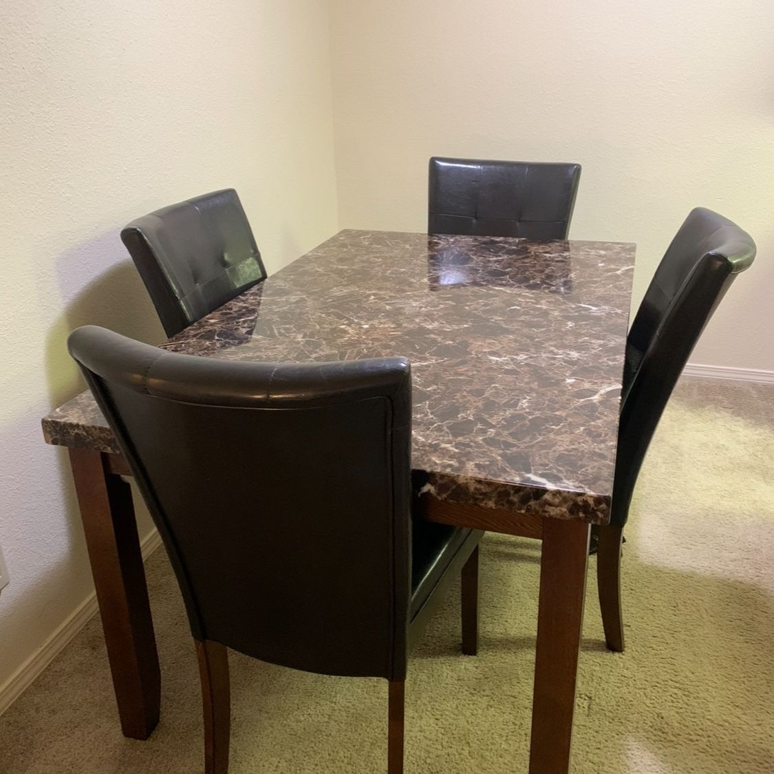 Beautiful Dining Table W/ 4 Chairs 