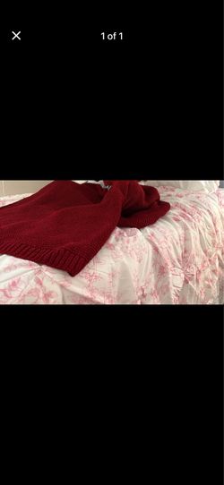Twin XL Comforter, Sheets, Foam Topper and Mattress Encasement