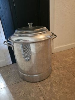 Large simmer  pot