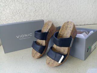 Vionic Pepper Women's Wedge Slip-on Sandal. Size  6 