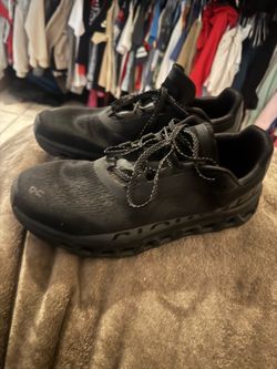 on clouds / Yeezy foam runner