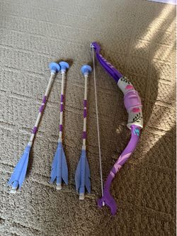 Disney Rapunzel bow & arrow