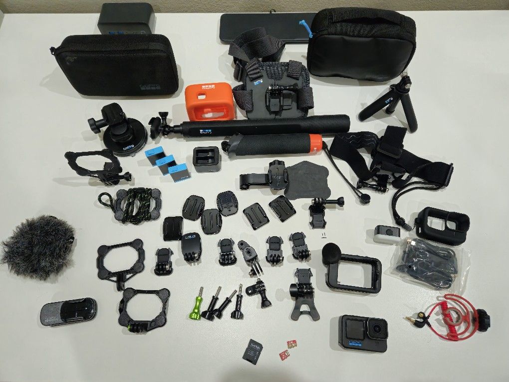 Go Pro Hero 10 Ultimate Bundle