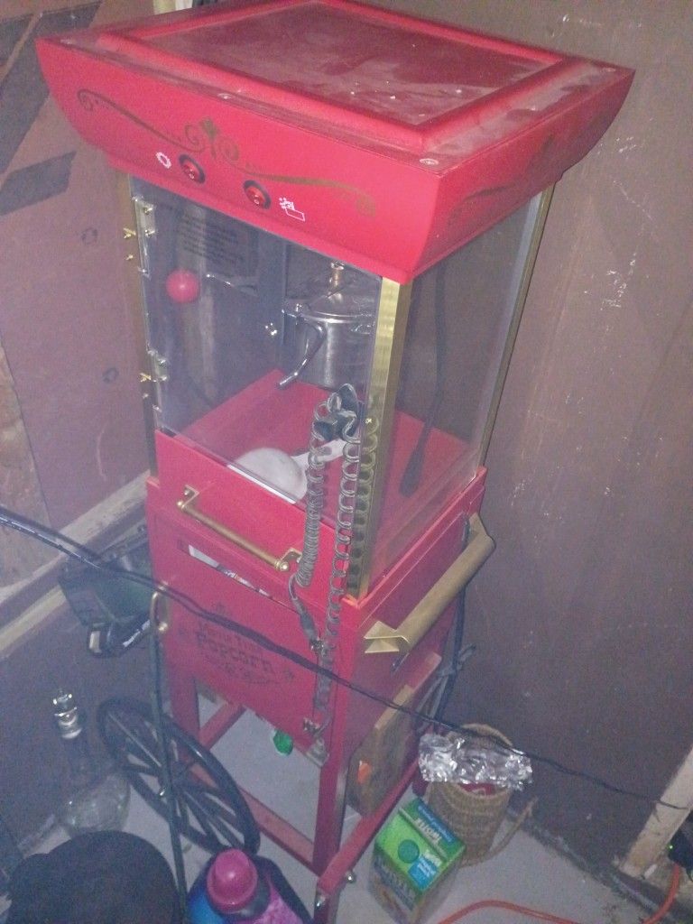 Old Popcorn Machine 