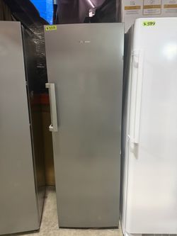 Hisense Upright Convertible freezer/refrigerator BRAND NEW from Costco