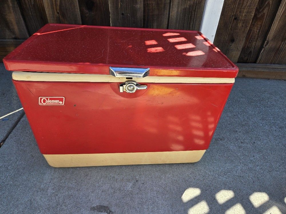 VINTAGE 1960s Coleman Cooler