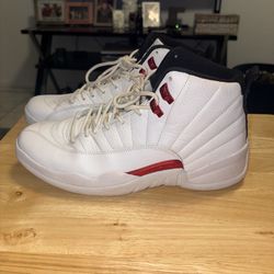 10.5 men’s Jordan 12 retro “twist” no box