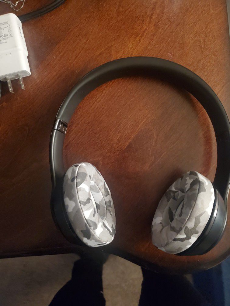 BEATS SOLO 3 Headphones 