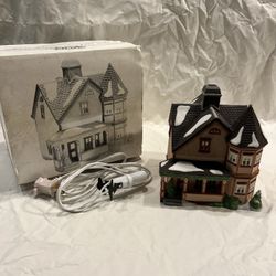 Dept 56 New England Village Thomas T Julian House