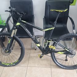 Giant Stance size XL, 27.5 wheel size. Full suspension, front Axon 32mm, back epixon R. Pedals Comet F50. 19 speeds.