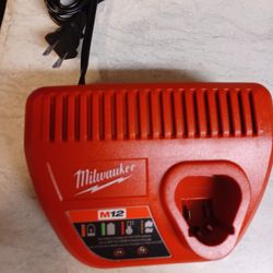 Milwaukee M12 Drill Baytery Charger