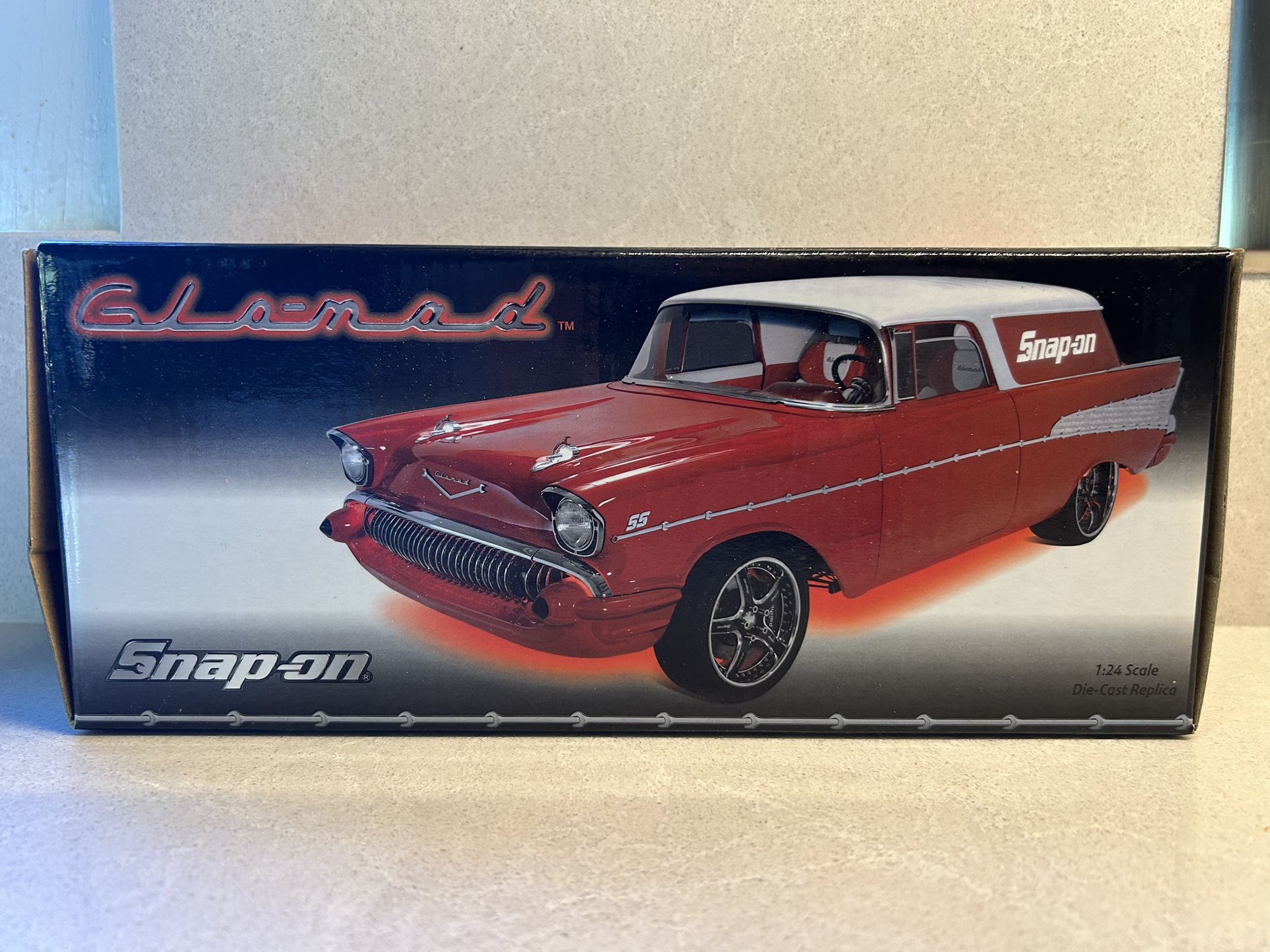 Crown Premiums Snap-On Glomad 1957 Chevy Nomad Custom Wagon 1:24 Scale