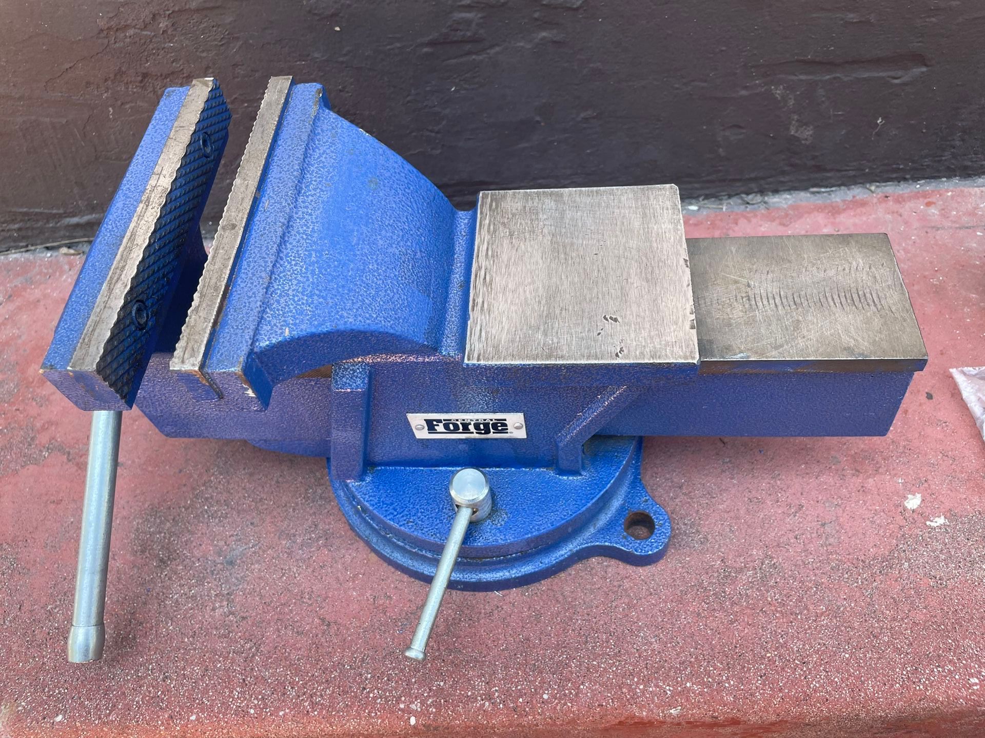 6” Vise And Anvil With Swivel