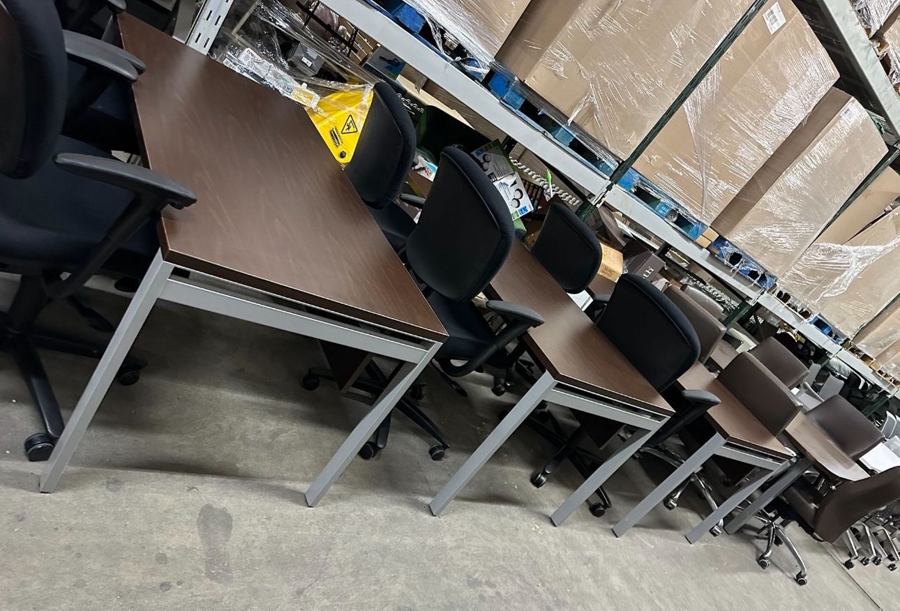 Herman Miller Desks Training Clasroom Office Tables Diff Sizes Colors