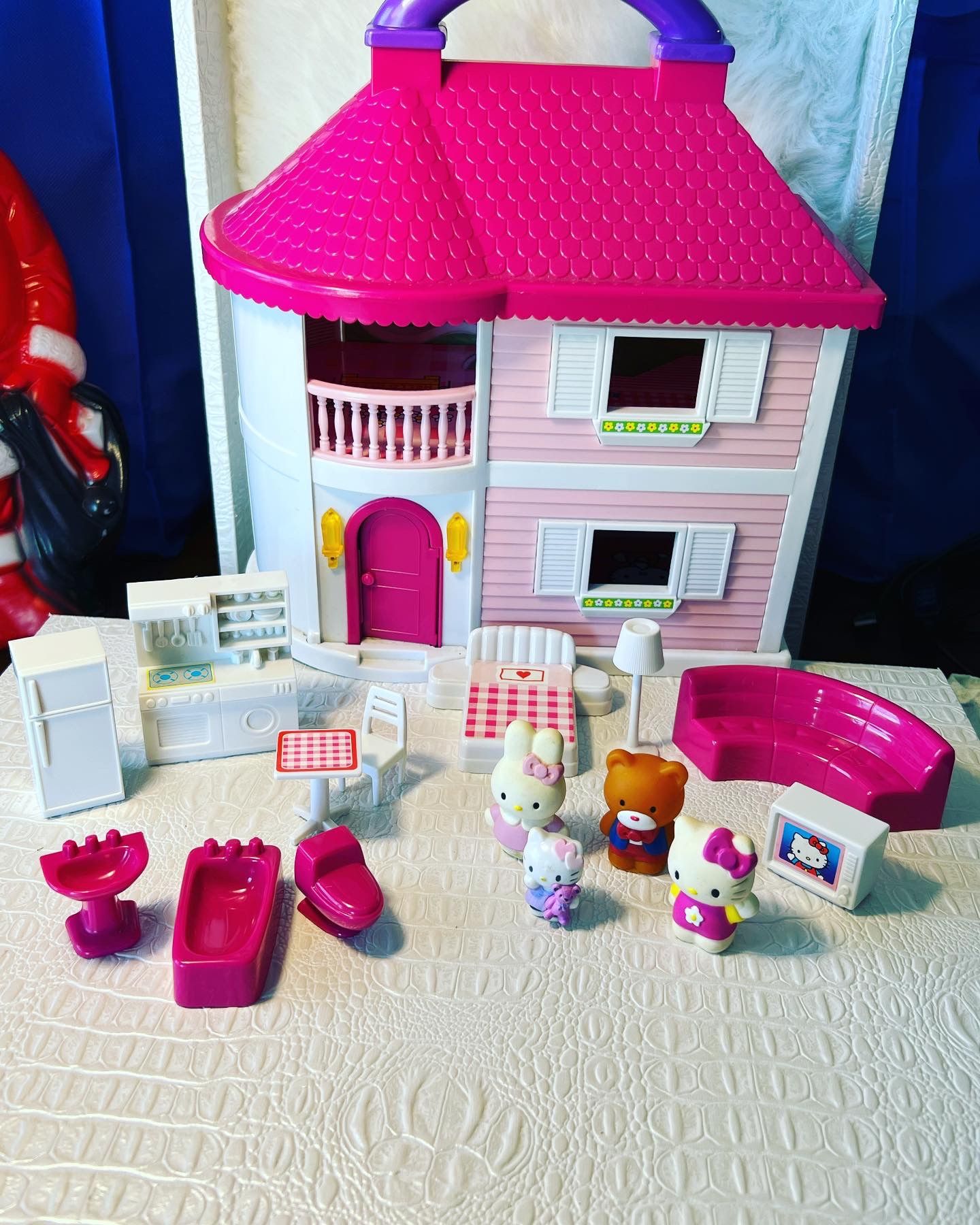 Vintage Hello Kitty Light Up Dream House Sanrio Blue Box Dollhouse w/ Figure