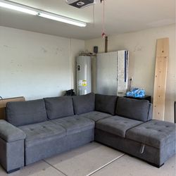 Sectional Couch with Pullout