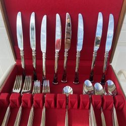 Oneida Service Of 8 Flatware