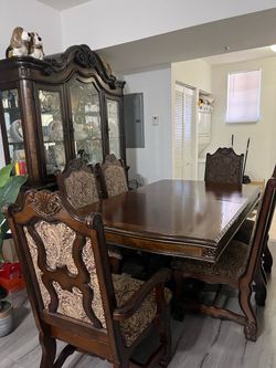Dinning Room Full Table