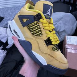 Jordan 4 - Lightning