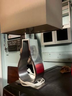 Modern aluminum desk lamp