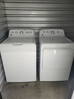GE gas washer and dryer set (almost brand new)