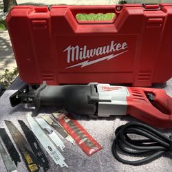 Milwaukee Recip Saw-6519-30-Like New-12 Amp, Blades, 8’ Cord, Case.