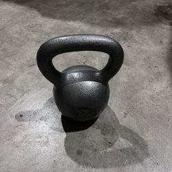 Kettlebell (16kg / 35lbs)