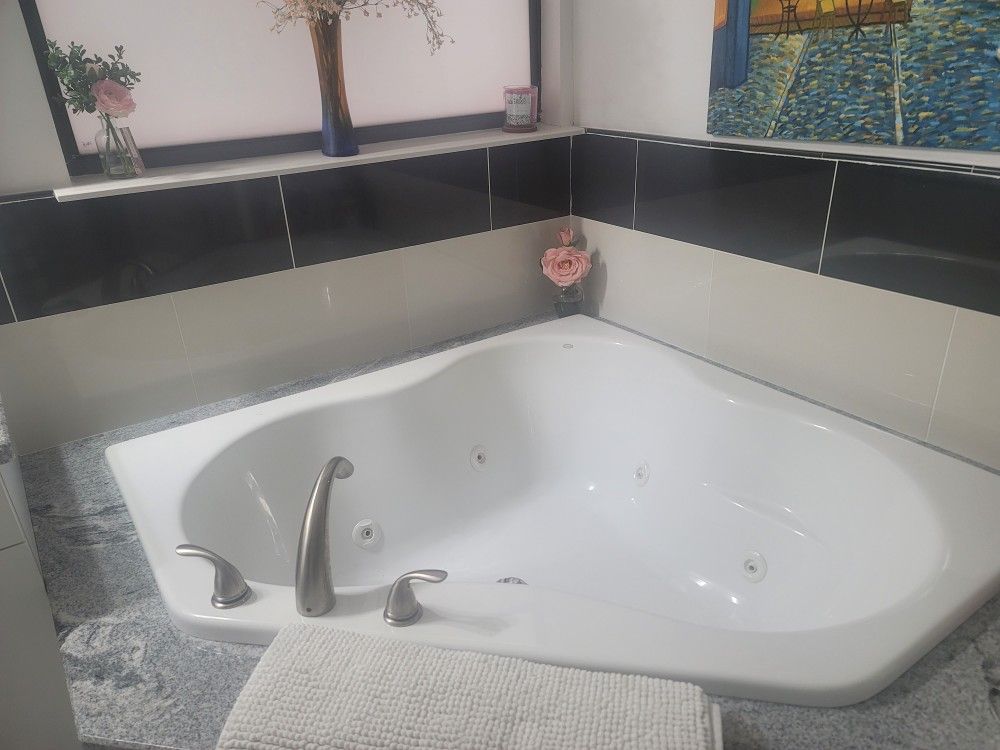 TUB JACUZZI