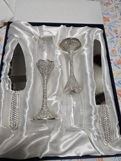 Used Rhinestone Flutes & Cake Set