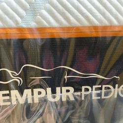 Mattresss Tempur Pedic proadat firm King Size brand new